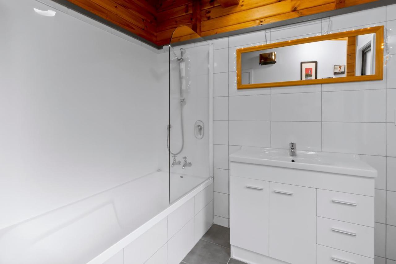 Kereru Cottage, Cosy Log Cabin, Serene Lake & Mountain Views Queenstown Buitenkant foto